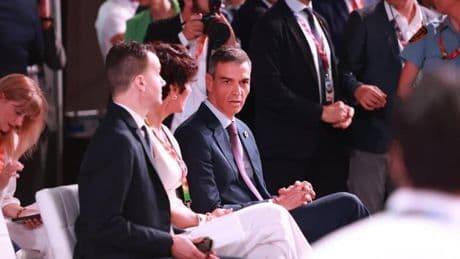 Sánchez carga contra los aranceles como "arma arrojadiza" y sostiene el pulso en su choque con Trump