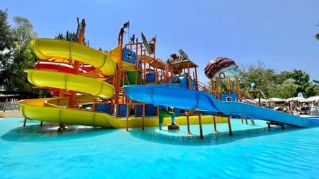 Kroatien: Deutsches Kleinkind stürzt von Wasserrutsche und stirbt