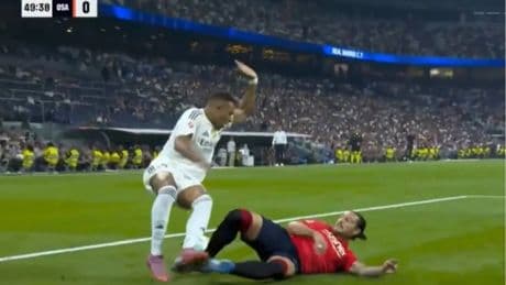 Así fue el penalti de Juan Cruz sobre Mbappé que le dio la victoria al Real Madrid