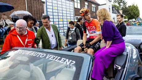 Nederlandse Tour-held Thymen Arensman wint criterium in Boxmeer