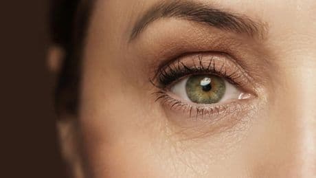 El truco de un maquillador para agrandar el ojo: "Olvídate del negro"