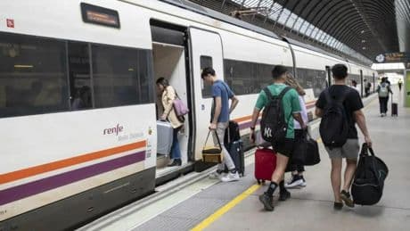 El Gobierno renueva el programa ‘Verano Joven’ para viajar en transporte público con descuentos de hasta el 90%