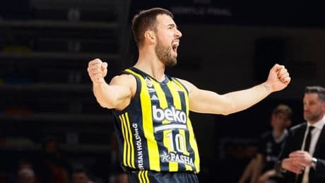 Fenerbahçe kaptanı ile sözleşme uzattı!