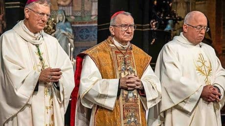 Bijna-paus kardinaal Parolin verrast door jongeren in Amsterdam en Haarlem