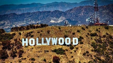 Trump attacca il cinema straniero: dazi del 100% ai film non girati negli Usa