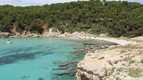 Le preguntamos a la IA cuáles son las playas de España más bonitas y menos masificadas para este 2025