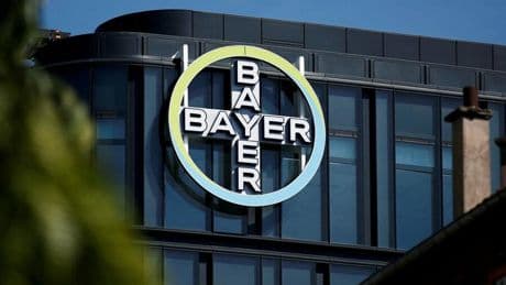 Pharma- und Chemiekonzern: Bayer-Gewinn sinkt weniger stark als befürchtet – Aktienkurs springt nach oben
