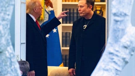 Tesla se hunde y arrastra a Musk: 34.000 millones de dólares perdidos tras su guerra con Trump