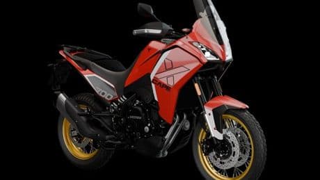 Moto Morini X-Cape 700 Gold Edition, con llantas doradas y mayor equipamiento