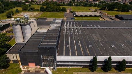 Het OM vervolgt asbestbedrijf Eternit; nabestaanden spreken van ‘doodslag op industriële schaal’