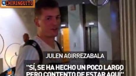 Agirrezabala ya está en Valencia: «Se ha hecho un poco largo pero estoy contento de estar aquí»