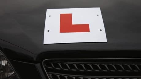 L-Schild am Auto: Was bedeutet der Buchstabe am Heck?