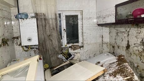 Ankara'da şiddetli yağış: Araçlar sürüklendi