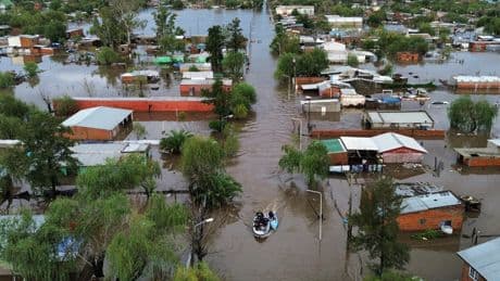 Heavy rainfall floods Argentine highways, forces evacuations