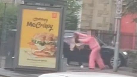 Moment brawl breaks out on Edinburgh street as women trade punches