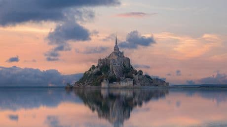 Le Mont-Saint-Michel victime d’une bataille bureaucratique très française