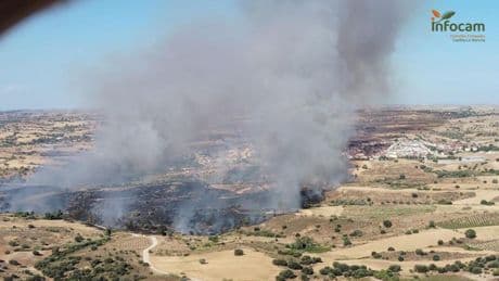 El incendio en Torre de Esteban Hambrán pasa a nivel 2 y confinan a la población