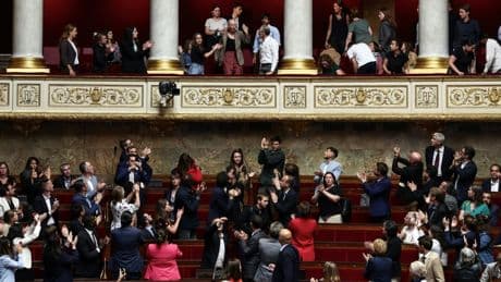 Loi Duplomb: une pétition contre le retour d’un pesticide réunit 500 000 signatures sur le site de l'Assemblée