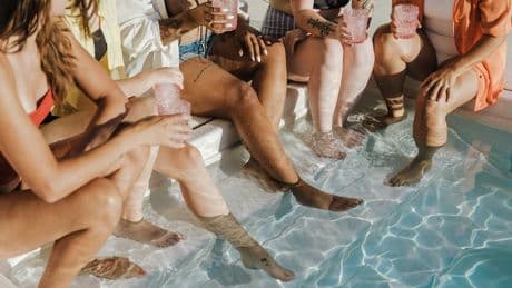 Lieux de vacances «no kids»: sous la polémique, des enjeux sociaux