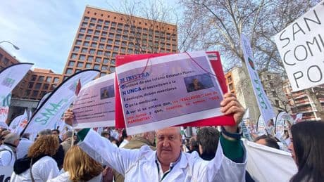 Sanidad y sindicatos se reúnen hoy para negociar el Estatuto Marco bajo la amenaza de huelga médica