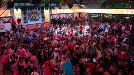 Partymeile: Sexismus und Exzesse: Welche Ballermann-Klischees stimmen?