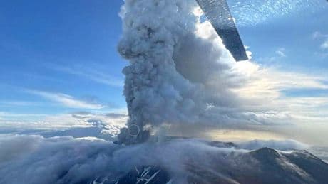Russie : un volcan endormi depuis près de 500 ans est entré en éruption