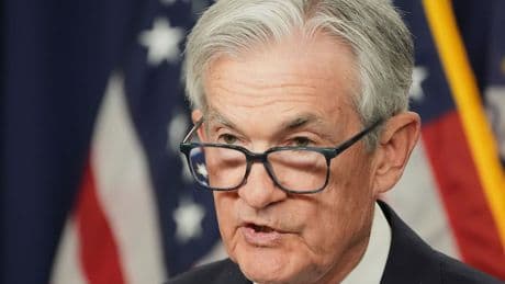 Geldpolitik: Zölle bremsen US-Notenbank - Fed trotzt Trump