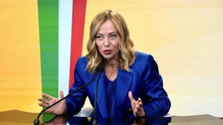 FdI vola, ecco chi crolla: il sondaggio premia il governo