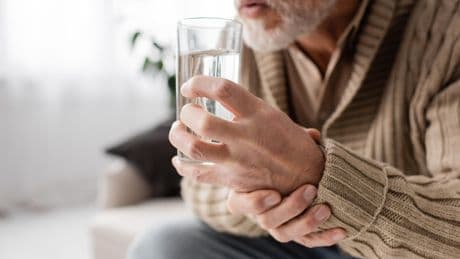 «Je n’ai jamais eu de tremblements»: cette forme méconnue de la maladie de Parkinson qui touche 30% des patients