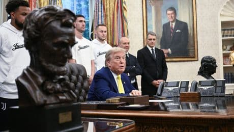 VIDEO Donald Trump heeft beladen vraag voor Teun Koopmeiners en Juventus-selectie en is niet blij met het antwoord