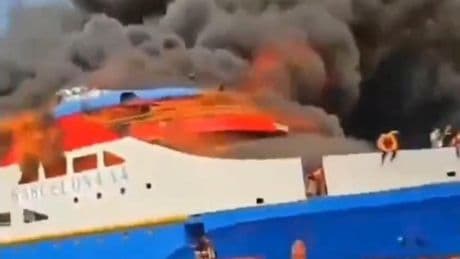 Tres muertos al incendiarse un barco en Indonesia