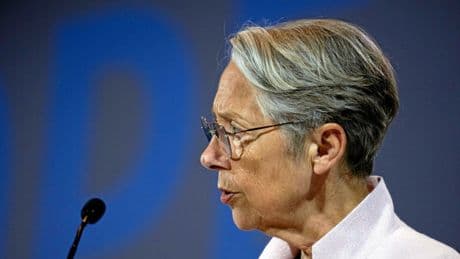 Avec le plan « Filles et maths », Élisabeth Borne tente une sortie