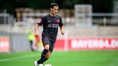 Beim Trikot-Tausch - Vazquez überrascht Lobinger-Sohn