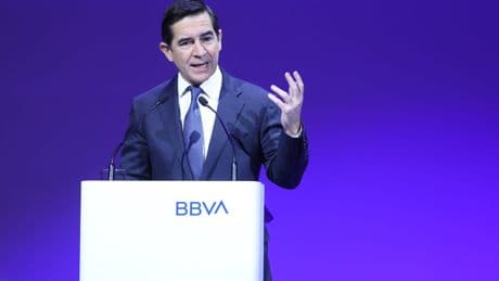 La diferencia entre la oferta del BBVA y la cotización del Sabadell se estrecha más de un 50% en apenas dos semanas