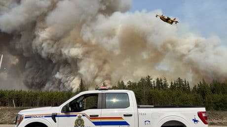 As Manitoba wildfires rage, premier asks more people to evacuate