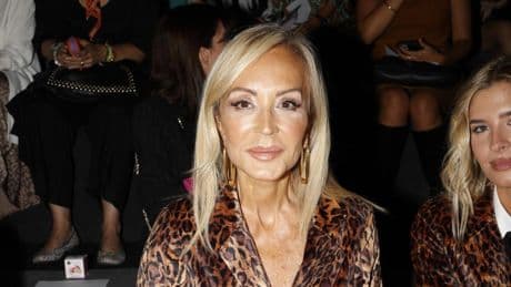 Así es la terraza del lujoso ático de Carmen Lomana en Marbella, donde disfruta del verano con vistas de infarto: “Si hay mar, con sol y amigos, ya no necesito más”