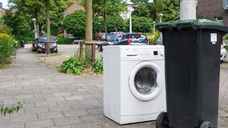 Verkopers van witgoed nemen garantieregels niet altijd zo nauw: ’Consument vaak van kastje naar de muur gestuurd’
