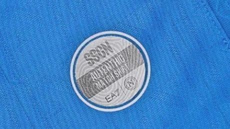 <p>L&rsquo;errore d&rsquo;inglese sulle maglie Napoli che fa sorridere il web</p>