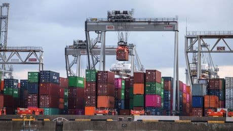Los puertos europeos están 'desbordados' debido a la congestión causada por los aranceles de Trump