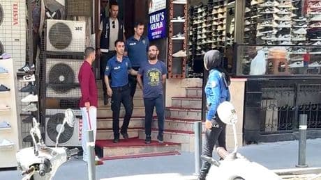 Avcılar’da cezaevi firarisi çatıda yakalandı
