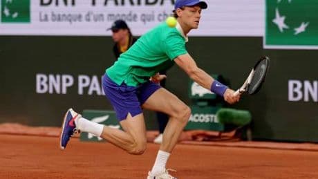 Roland Garros, Sinner avanti di due set con Rinderknech