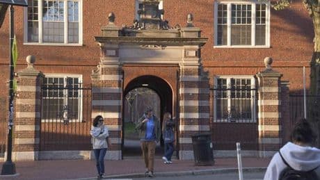 Pánico entre los estudiantes españoles de Harvard tras el veto de Trump: "Tengo mucho miedo de cruzar la frontera"