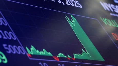 Guerre commerciale : faut-il investir dans les valeurs qui ont beaucoup chuté en Bourse ?