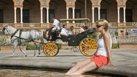España recibe un récord de turistas hasta julio con el gasto en máximos