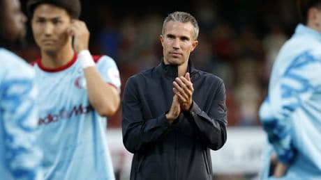 Feyenoord-trainer Robin van Persie baalt ondanks zege: ’Ik kan niet tevreden zijn’