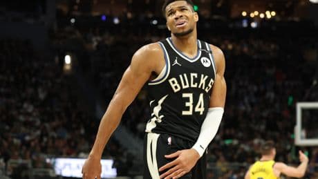 Sportsbooks make it clear on Giannis Antetokounmpo’s Bucks future as trade rumors swirl