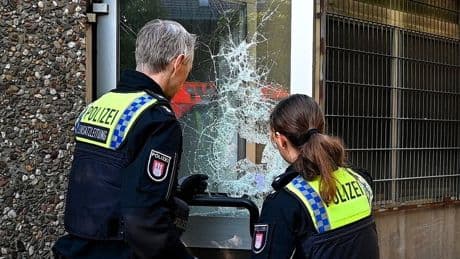In Hamburg - Schul-Brandstifter hinterlassen Blutspur