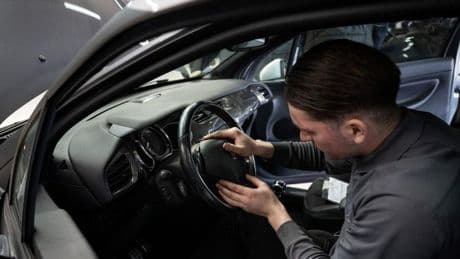 Airbags Takata : 1,7 million de voitures interdites de rouler. Faites passer le mot, le risque de blessure est trop important pour l’ignorer