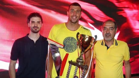 Kupa Galatasaray'dan alındı, Fenerbahçe'ye verildi: 'Adaletin gerçek sahibi olan kulübümüze verilmiştir'