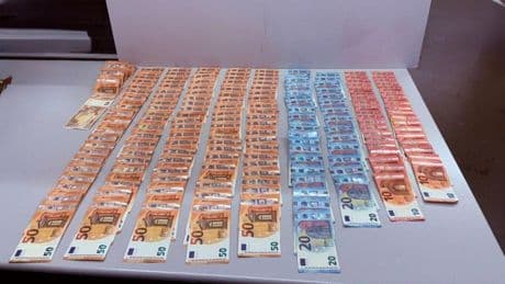 Dos detenidos en Sants-Montjuïc por un presunto tráfico de medicamentos con codeína